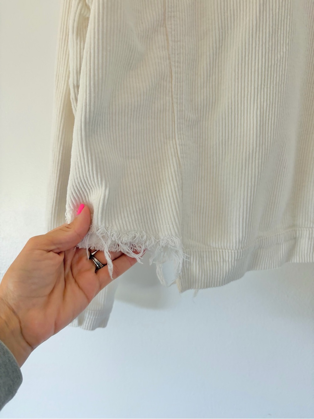 POL Clothing Off White Corduroy Distressed Frayed Raw Hem Trucker Jacket Large - Picture 10 of 14